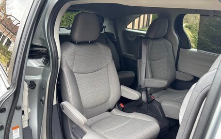 Toyota Sienna, 2020 год, 3 850 000 рублей, 11 фотография