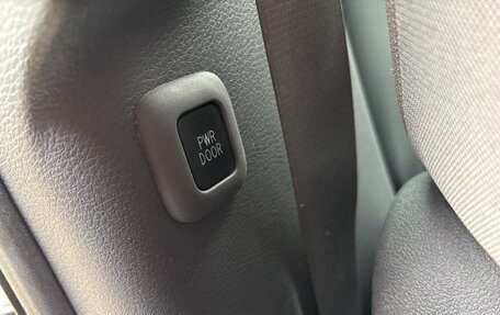 Toyota Sienna, 2020 год, 3 850 000 рублей, 14 фотография