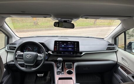 Toyota Sienna, 2020 год, 3 850 000 рублей, 16 фотография