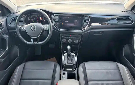 Volkswagen T-Roc I, 2022 год, 1 940 000 рублей, 10 фотография