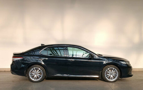 Toyota Camry, 2019 год, 2 875 000 рублей, 4 фотография