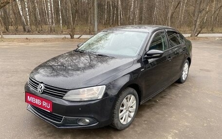 Volkswagen Jetta VI, 2013 год, 800 000 рублей, 3 фотография