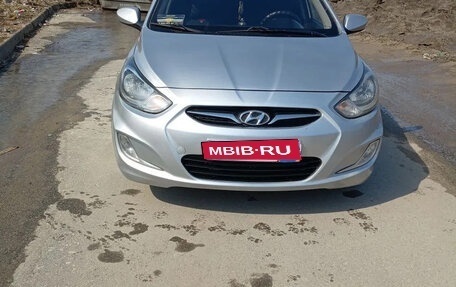Hyundai Solaris II рестайлинг, 2012 год, 580 000 рублей, 1 фотография