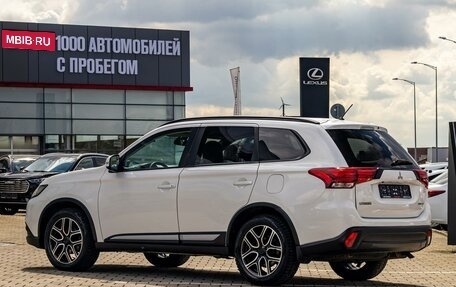Mitsubishi Outlander III рестайлинг 3, 2016 год, 1 795 000 рублей, 4 фотография