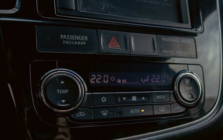 Mitsubishi Outlander III рестайлинг 3, 2016 год, 1 795 000 рублей, 15 фотография