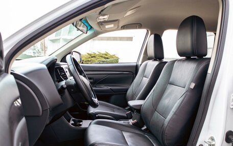 Mitsubishi Outlander III рестайлинг 3, 2016 год, 1 795 000 рублей, 11 фотография