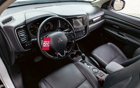 Mitsubishi Outlander III рестайлинг 3, 2016 год, 1 795 000 рублей, 13 фотография