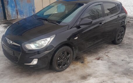 Hyundai Solaris II рестайлинг, 2012 год, 490 000 рублей, 3 фотография