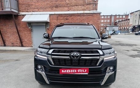 Toyota Land Cruiser 200, 2020 год, 8 700 000 рублей, 2 фотография