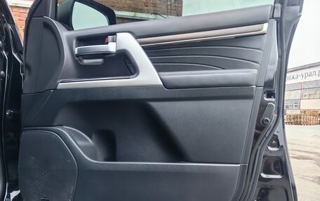 Toyota Land Cruiser 200, 2020 год, 8 700 000 рублей, 20 фотография