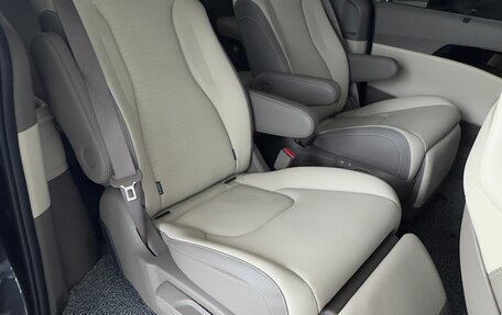 KIA Carnival, 2025 год, 6 050 000 рублей, 17 фотография