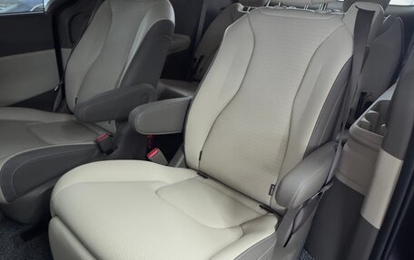 KIA Carnival, 2025 год, 6 050 000 рублей, 21 фотография