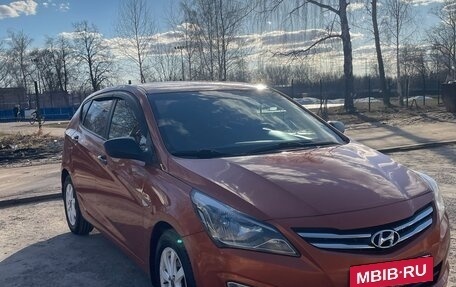 Hyundai Solaris II рестайлинг, 2015 год, 900 000 рублей, 3 фотография