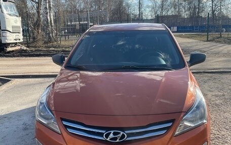 Hyundai Solaris II рестайлинг, 2015 год, 900 000 рублей, 2 фотография