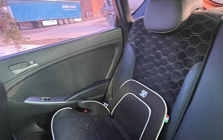 Hyundai Solaris II рестайлинг, 2015 год, 900 000 рублей, 11 фотография