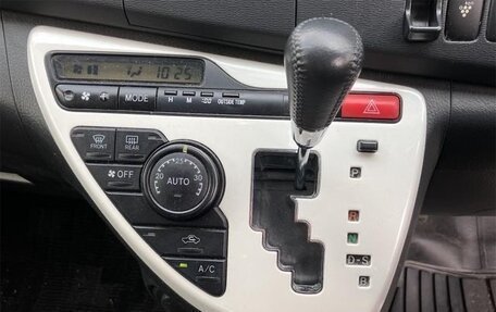 Toyota ISis I, 2012 год, 960 000 рублей, 10 фотография