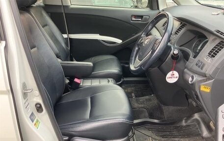 Toyota ISis I, 2012 год, 960 000 рублей, 7 фотография