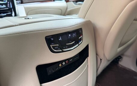 Cadillac Escalade IV, 2016 год, 3 190 000 рублей, 14 фотография