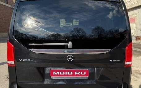 Mercedes-Benz V-Класс, 2016 год, 5 300 000 рублей, 4 фотография