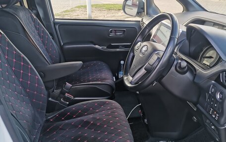 Toyota Voxy III, 2019 год, 2 700 000 рублей, 6 фотография