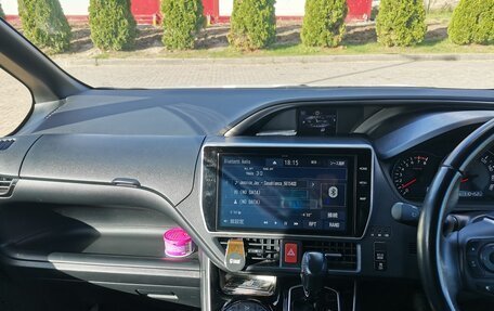 Toyota Voxy III, 2019 год, 2 700 000 рублей, 5 фотография