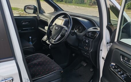 Toyota Voxy III, 2019 год, 2 700 000 рублей, 9 фотография