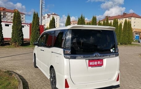 Toyota Voxy III, 2019 год, 2 700 000 рублей, 2 фотография