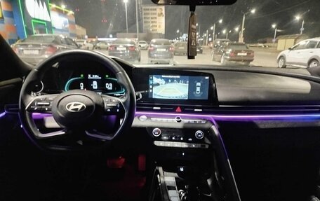 Hyundai Elantra, 2023 год, 2 000 000 рублей, 6 фотография