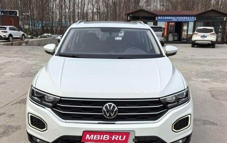 Volkswagen T-Roc I, 2022 год, 1 677 000 рублей, 3 фотография