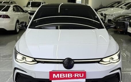 Volkswagen Golf VIII, 2022 год, 1 990 000 рублей, 2 фотография