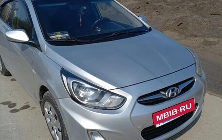 Hyundai Solaris II рестайлинг, 2012 год, 580 000 рублей, 2 фотография