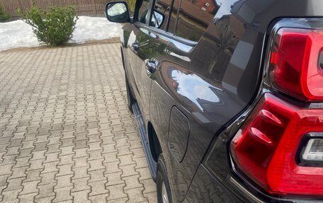 Toyota Land Cruiser Prado 150 рестайлинг 2, 2019 год, 5 180 000 рублей, 7 фотография