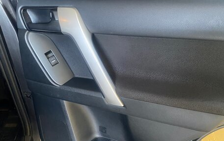 Toyota Land Cruiser Prado 150 рестайлинг 2, 2019 год, 5 180 000 рублей, 23 фотография