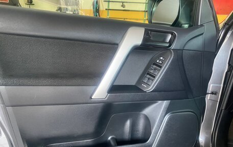 Toyota Land Cruiser Prado 150 рестайлинг 2, 2019 год, 5 180 000 рублей, 25 фотография