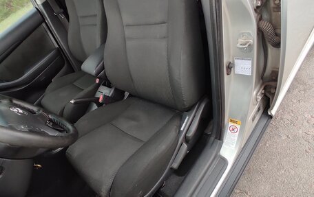 Toyota Avensis III рестайлинг, 2005 год, 620 000 рублей, 16 фотография