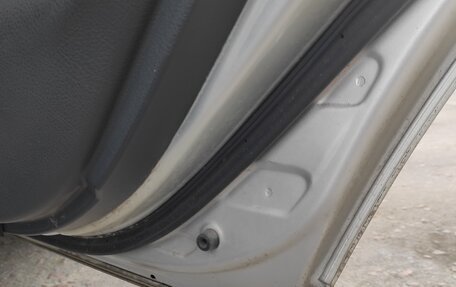 Toyota Avensis III рестайлинг, 2005 год, 620 000 рублей, 19 фотография