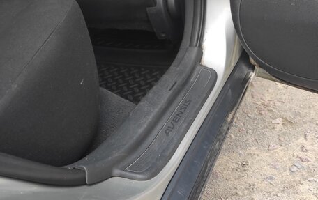 Toyota Avensis III рестайлинг, 2005 год, 620 000 рублей, 20 фотография