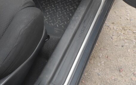 Toyota Avensis III рестайлинг, 2005 год, 620 000 рублей, 21 фотография