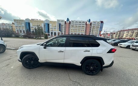 Toyota RAV4, 2019 год, 3 300 000 рублей, 4 фотография