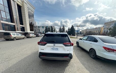 Toyota RAV4, 2019 год, 3 300 000 рублей, 5 фотография