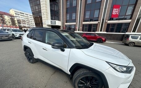 Toyota RAV4, 2019 год, 3 300 000 рублей, 6 фотография