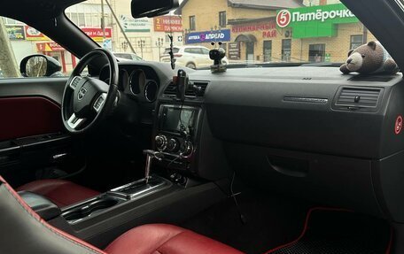 Dodge Challenger III рестайлинг 2, 2013 год, 3 350 000 рублей, 8 фотография