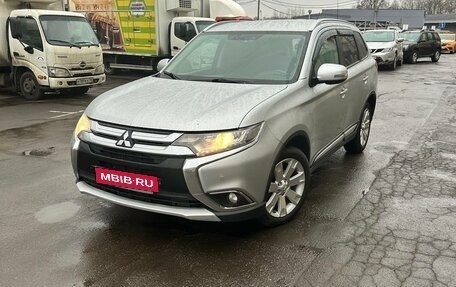Mitsubishi Outlander III рестайлинг 3, 2016 год, 1 680 000 рублей, 1 фотография