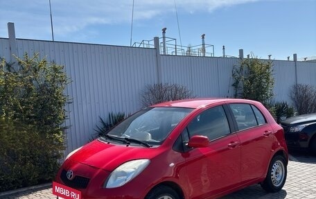 Toyota Yaris III рестайлинг, 2008 год, 580 000 рублей, 2 фотография