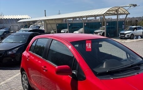 Toyota Yaris III рестайлинг, 2008 год, 580 000 рублей, 3 фотография