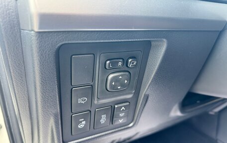 Toyota Land Cruiser Prado 150 рестайлинг 2, 2015 год, 4 250 000 рублей, 32 фотография