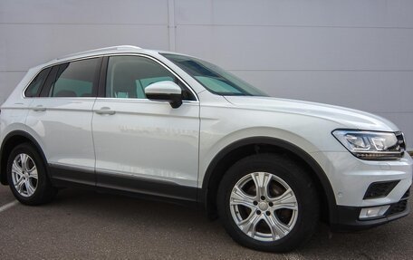 Volkswagen Tiguan II, 2017 год, 2 099 000 рублей, 2 фотография