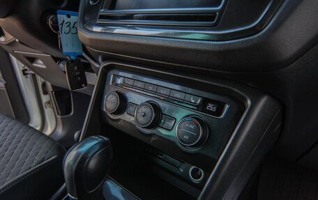 Volkswagen Tiguan II, 2017 год, 2 099 000 рублей, 13 фотография