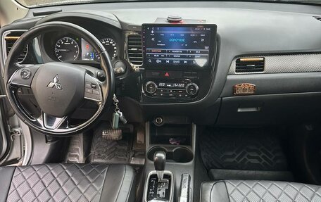 Mitsubishi Outlander III рестайлинг 3, 2016 год, 1 680 000 рублей, 9 фотография