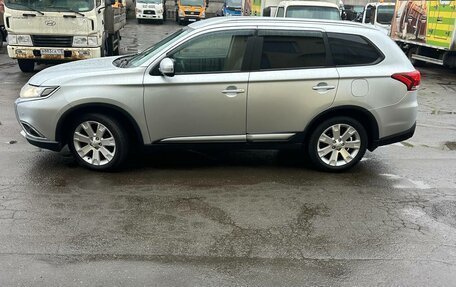 Mitsubishi Outlander III рестайлинг 3, 2016 год, 1 680 000 рублей, 8 фотография